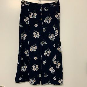 Divided Button Floral Skirt midi